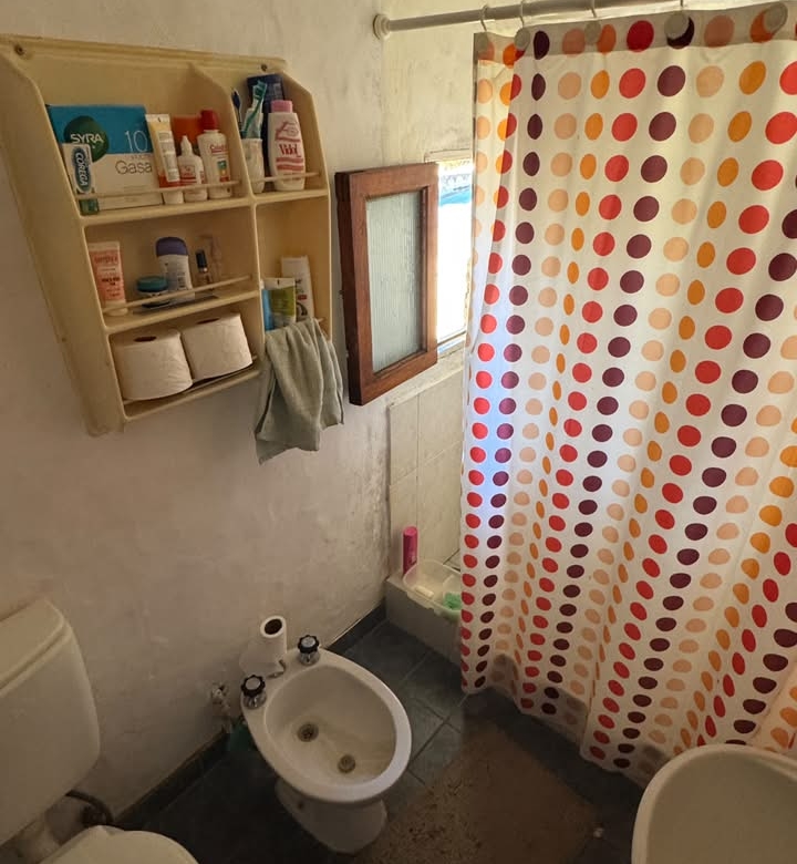 Casa c/ Depto en Venta en Av Favaloro e/ calles 38 y 40