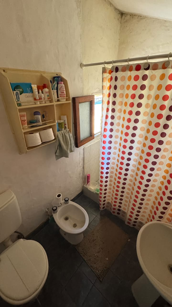 Casa c/ Depto en Venta en Av Favaloro e/ calles 38 y 40