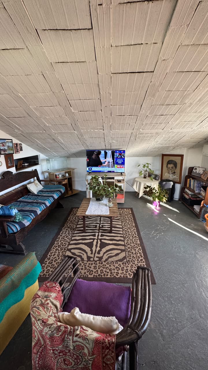 Casa c/ Depto en Venta en Av Favaloro e/ calles 38 y 40