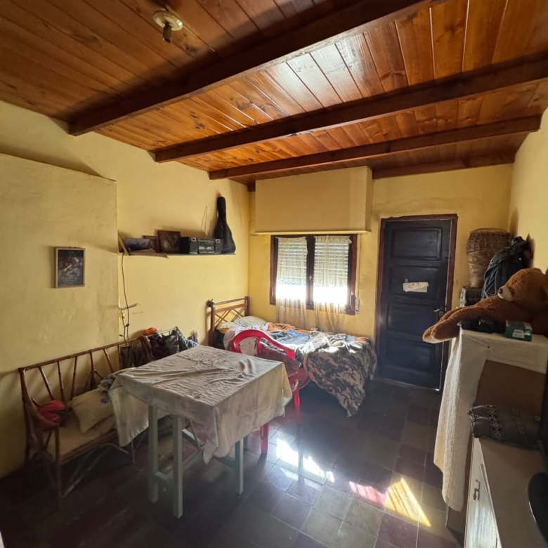 Casa c/ Depto en Venta en Av Favaloro e/ calles 38 y 40