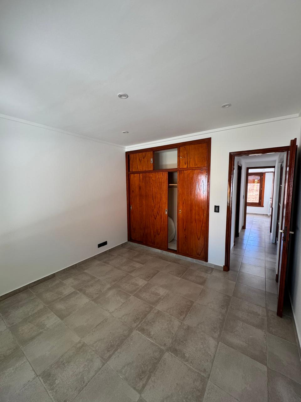 6f5634ff-6fec-4d99-80b7-3e7abe453d7b