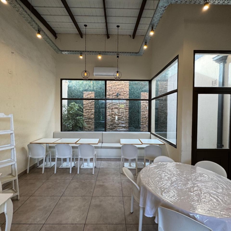 Salon de Fiestas + Local en Venta en Calle 29 e/ 20 y 22