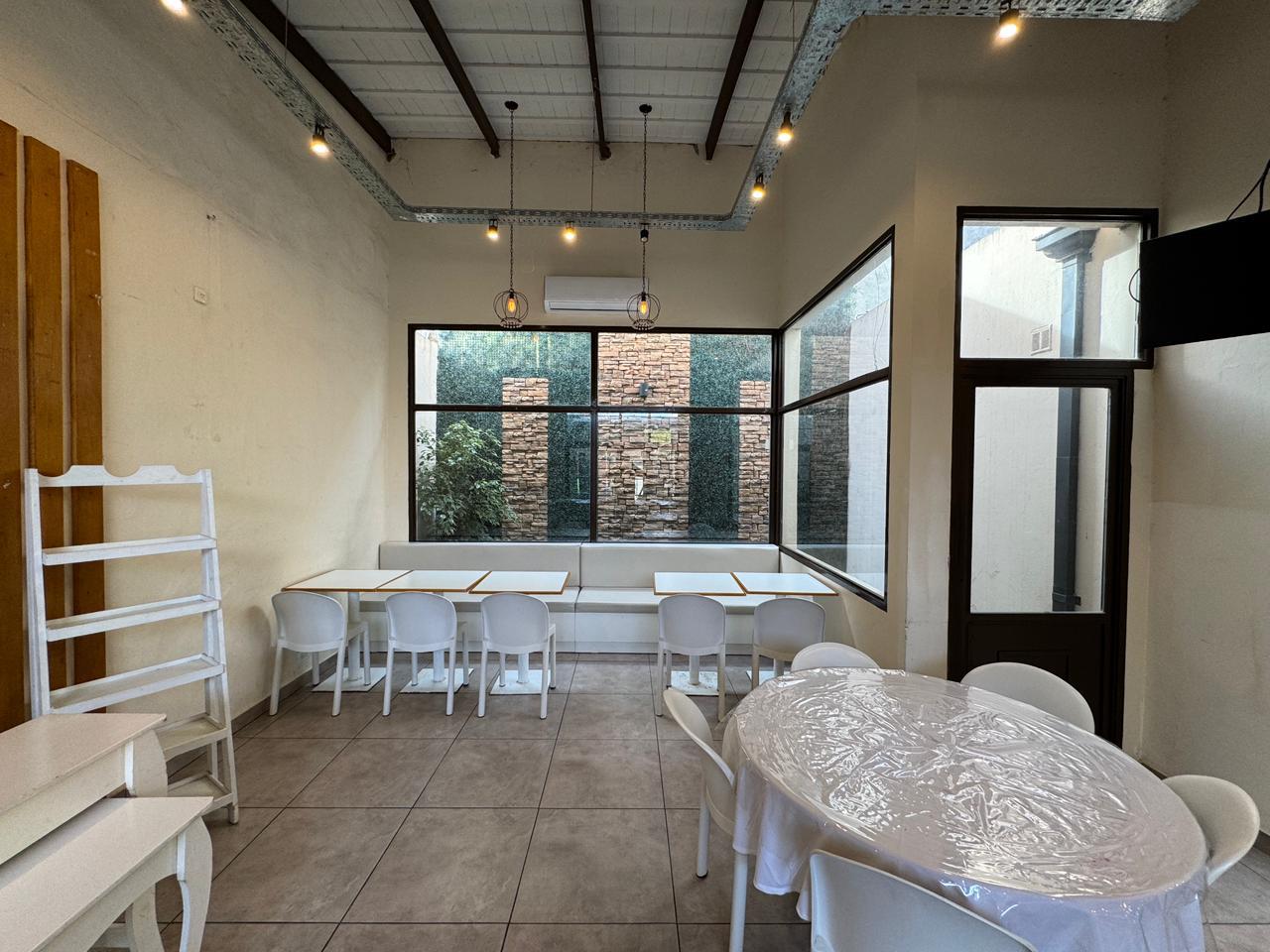 Salon de Fiestas + Local en Venta en Calle 29 e/ 20 y 22