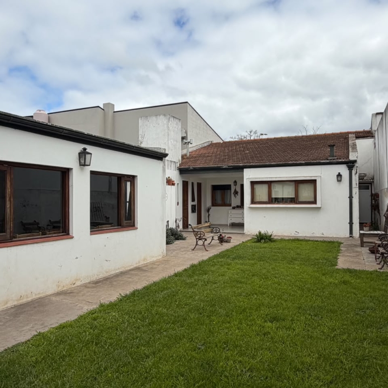 Casa en Venta en Av Favaloro e/ 28 y 30