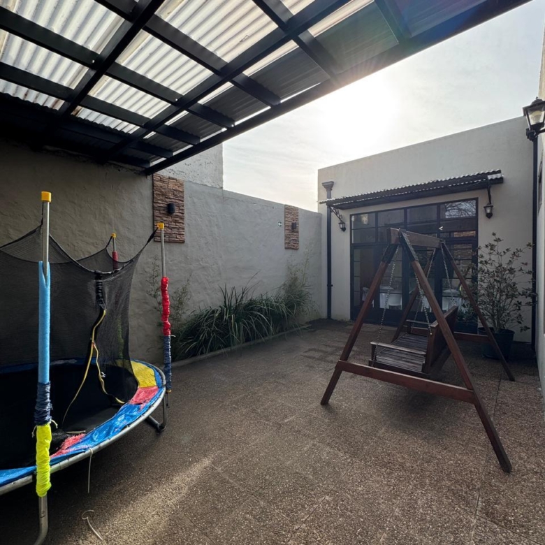 Salon de Fiestas + Local en Venta en Calle 29 e/ 20 y 22