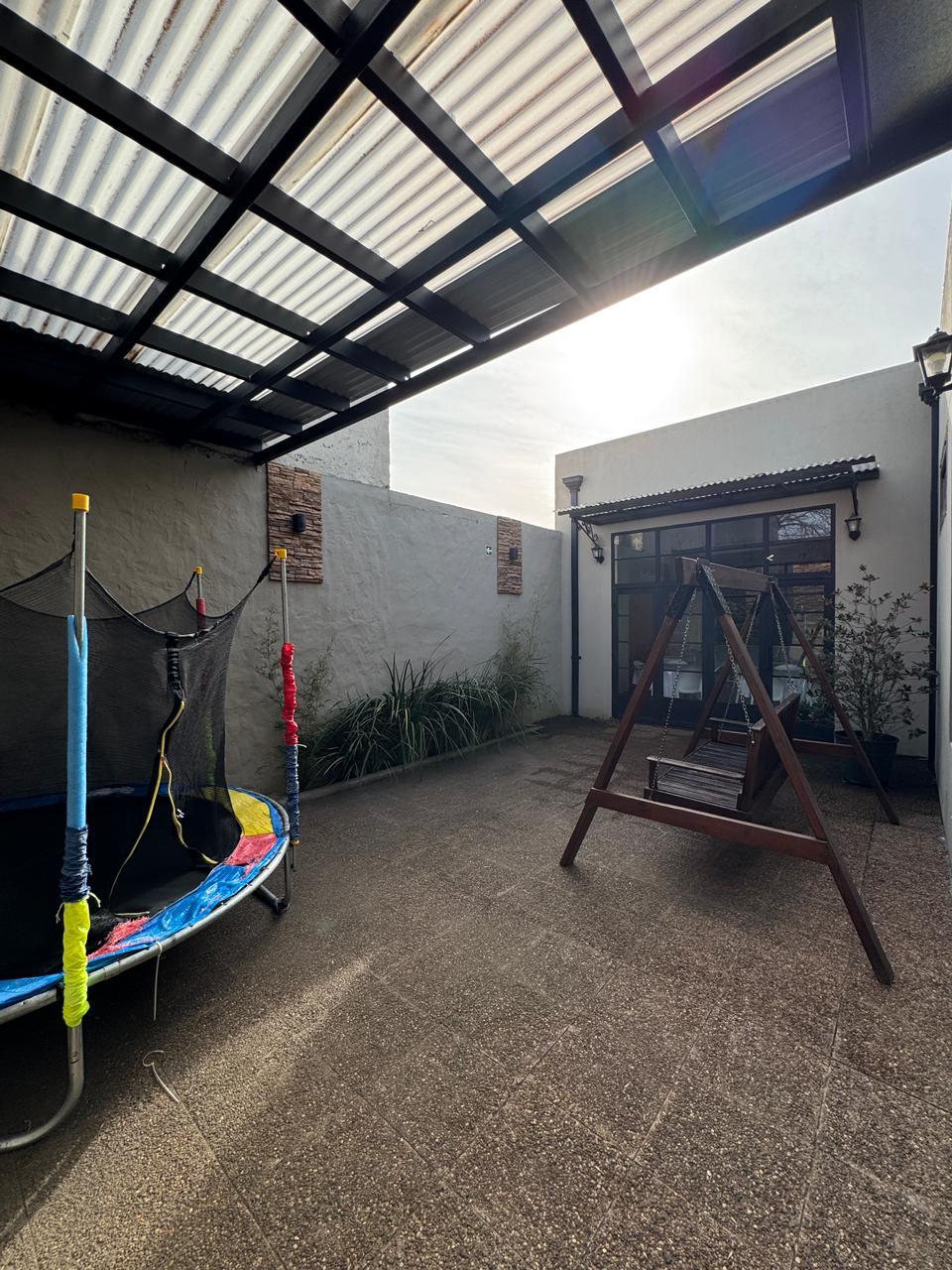 Salon de Fiestas + Local en Venta en Calle 29 e/ 20 y 22