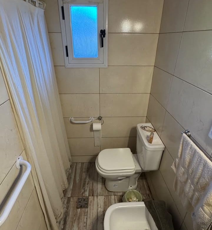 Casa c/ Depto en Venta en Av Favaloro e/ calles 38 y 40