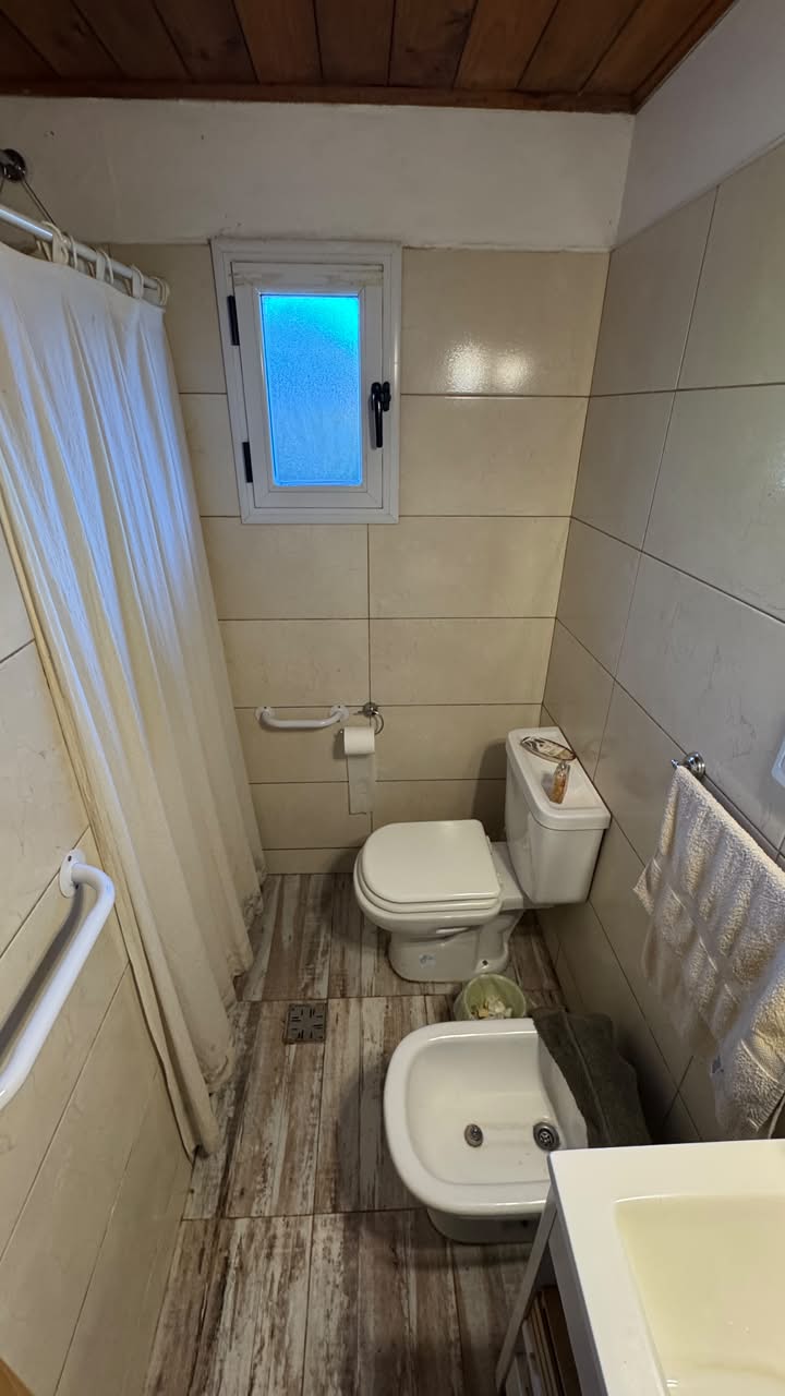 Casa c/ Depto en Venta en Av Favaloro e/ calles 38 y 40