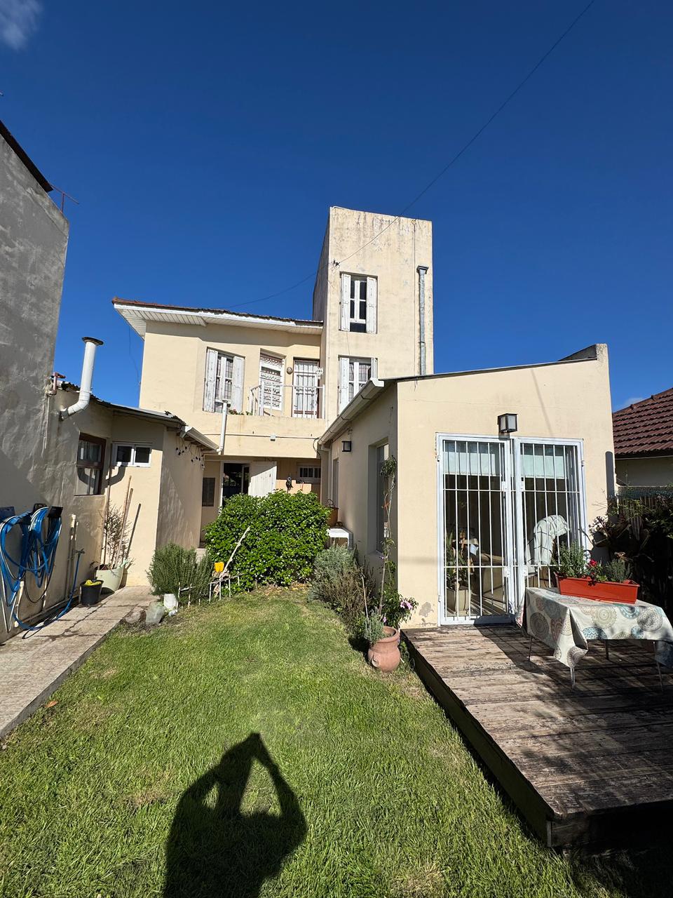 ce390873-808e-45b9-b258-d22f3fdde4d3 Casa en Venta en Calle 16 e/ 5 y 7