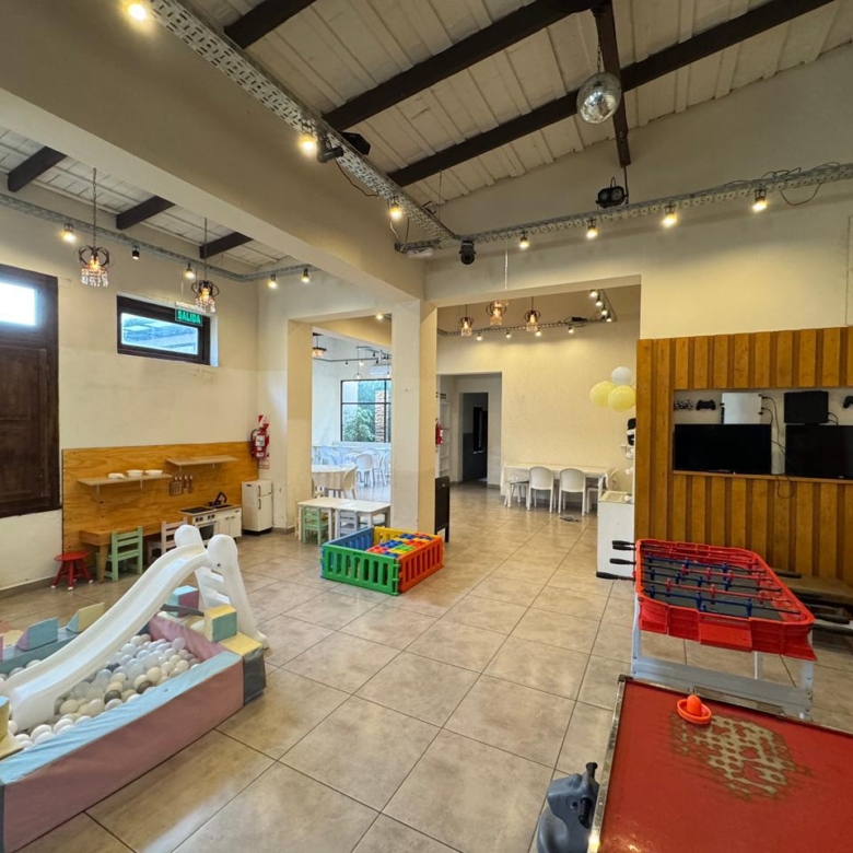 Salon de Fiestas + Local en Venta en Calle 29 e/ 20 y 22