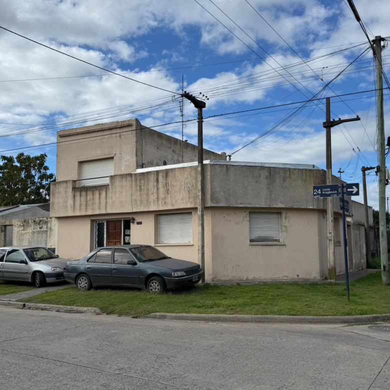 Casa c/ Depto en Calle 24 esq 35