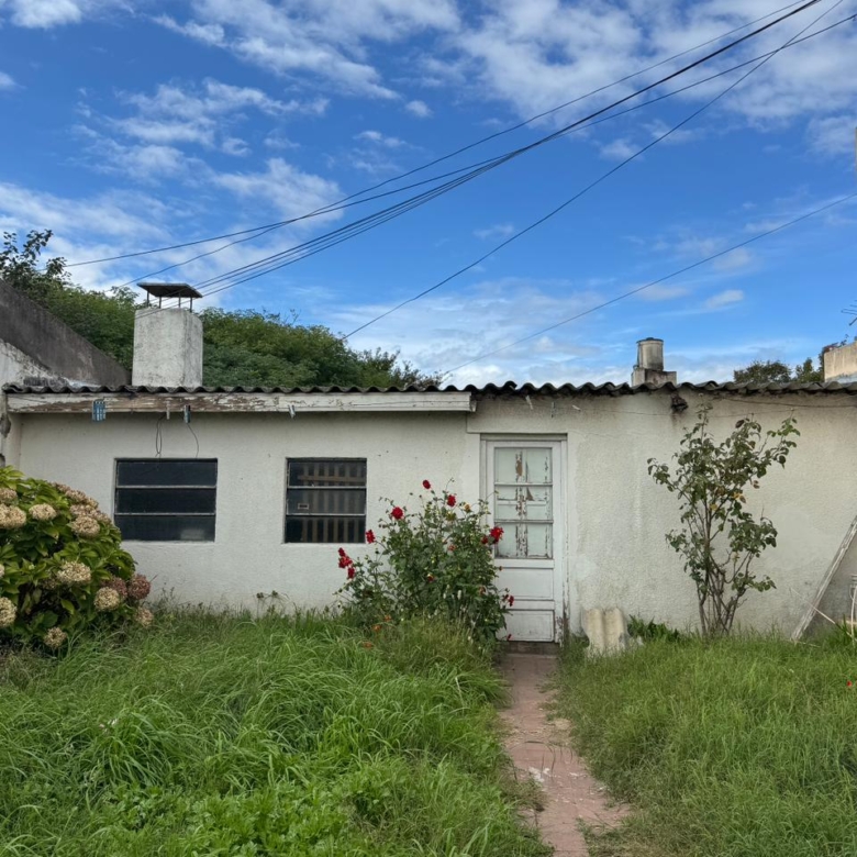 Casa c/ Depto en Calle 24 esq 35