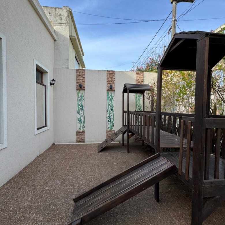 Salon de Fiestas + Local en Venta en Calle 29 e/ 20 y 22